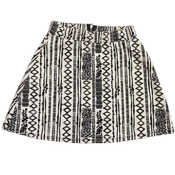 B Jewel Skirt Size Small - Picture 1 of 5